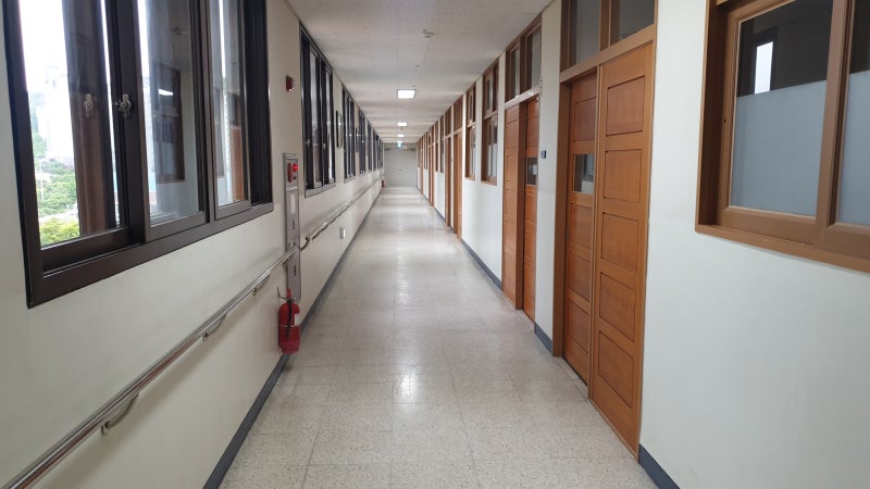 학교 테라조 바닥 현장 모습